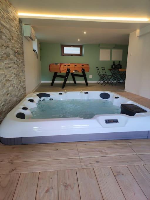 Gite Papillon 6 A14 Personnes - Jacuzzi Gerardmer Luaran gambar